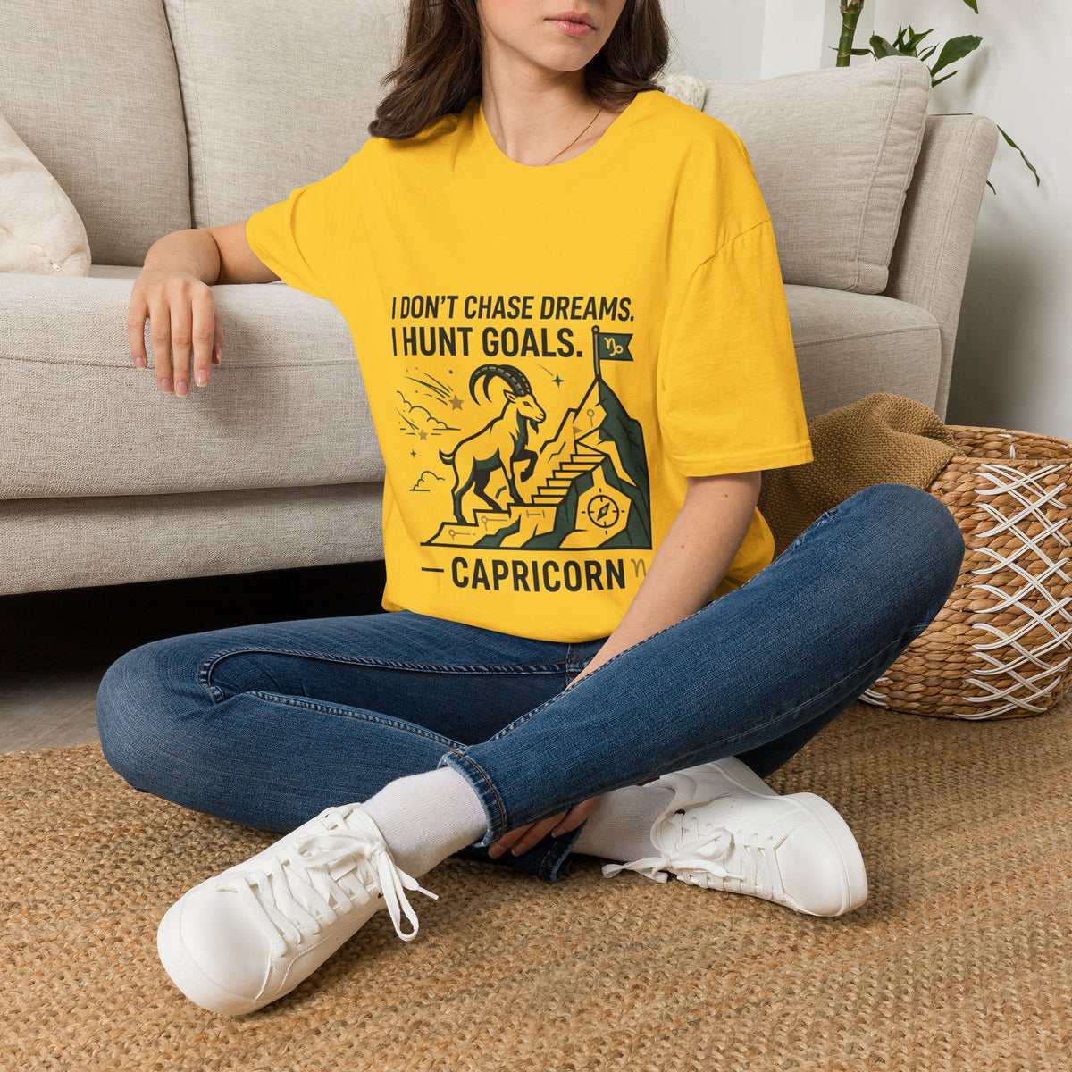 Capricorn T‑Shirt — I Don’t Chase Dreams, I Hunt Goals