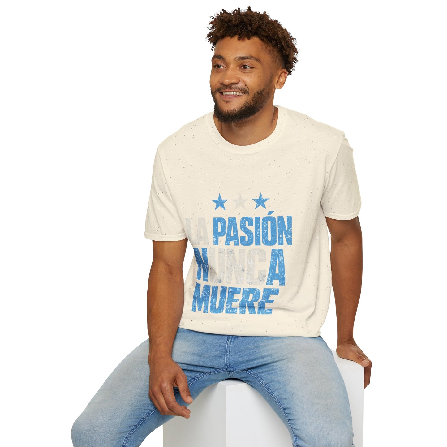 Argentina Fan Shirt La Pasión Nunca Muere T-Shirt — Spanish Pride Soccer/Fan Tee