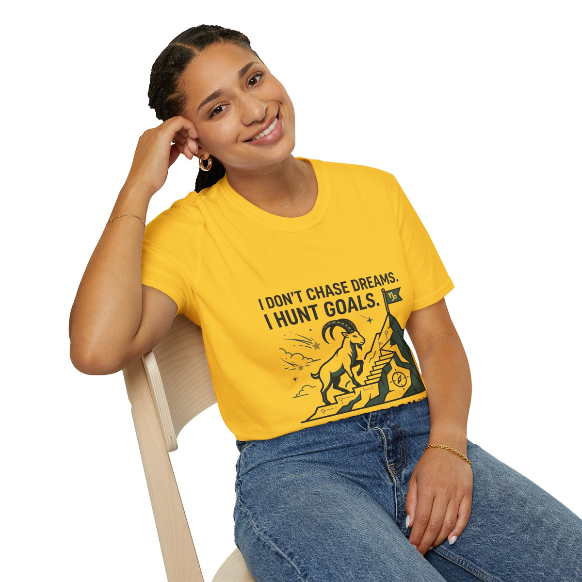 Capricorn T‑Shirt — I Don’t Chase Dreams, I Hunt Goals