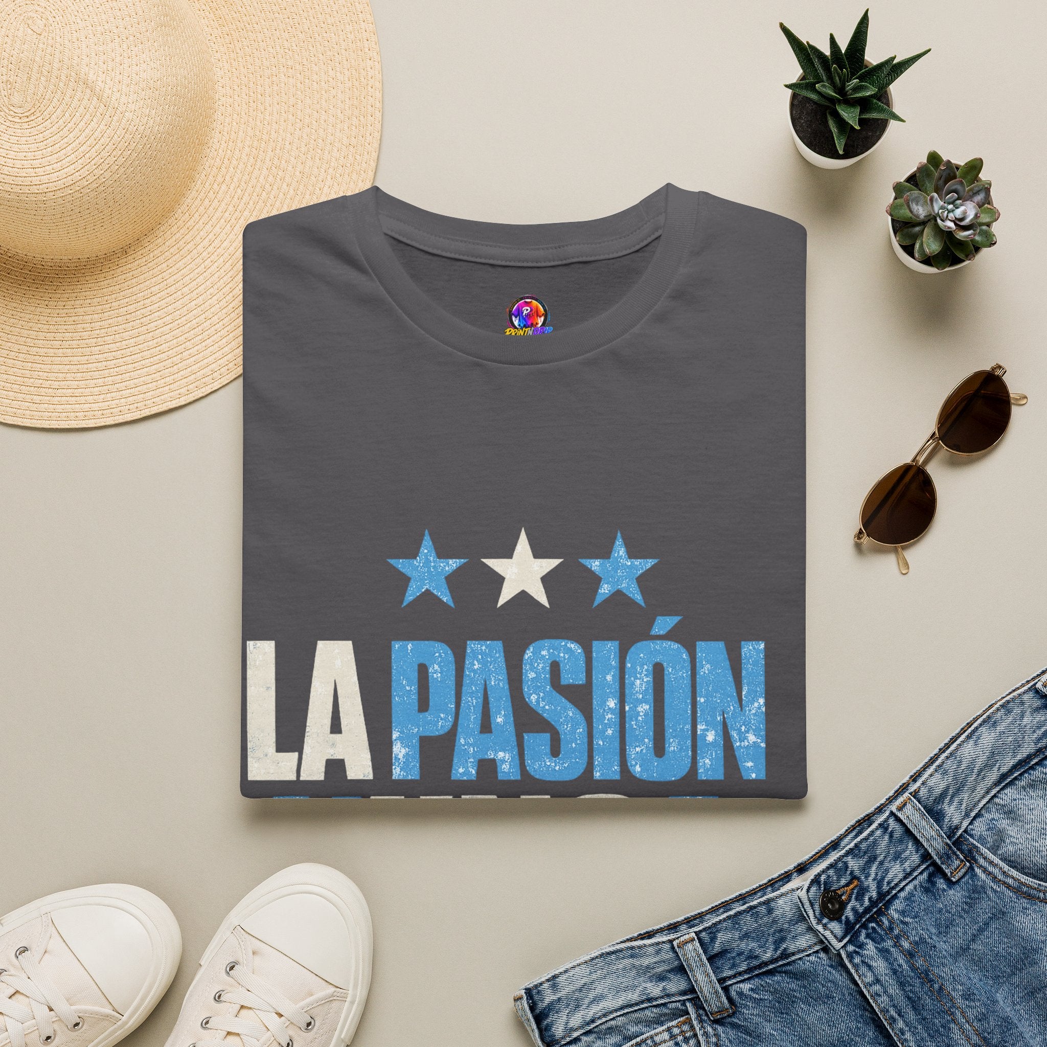 Argentina Fan Shirt La Pasión Nunca Muere T-Shirt — Spanish Pride Soccer/Fan Tee