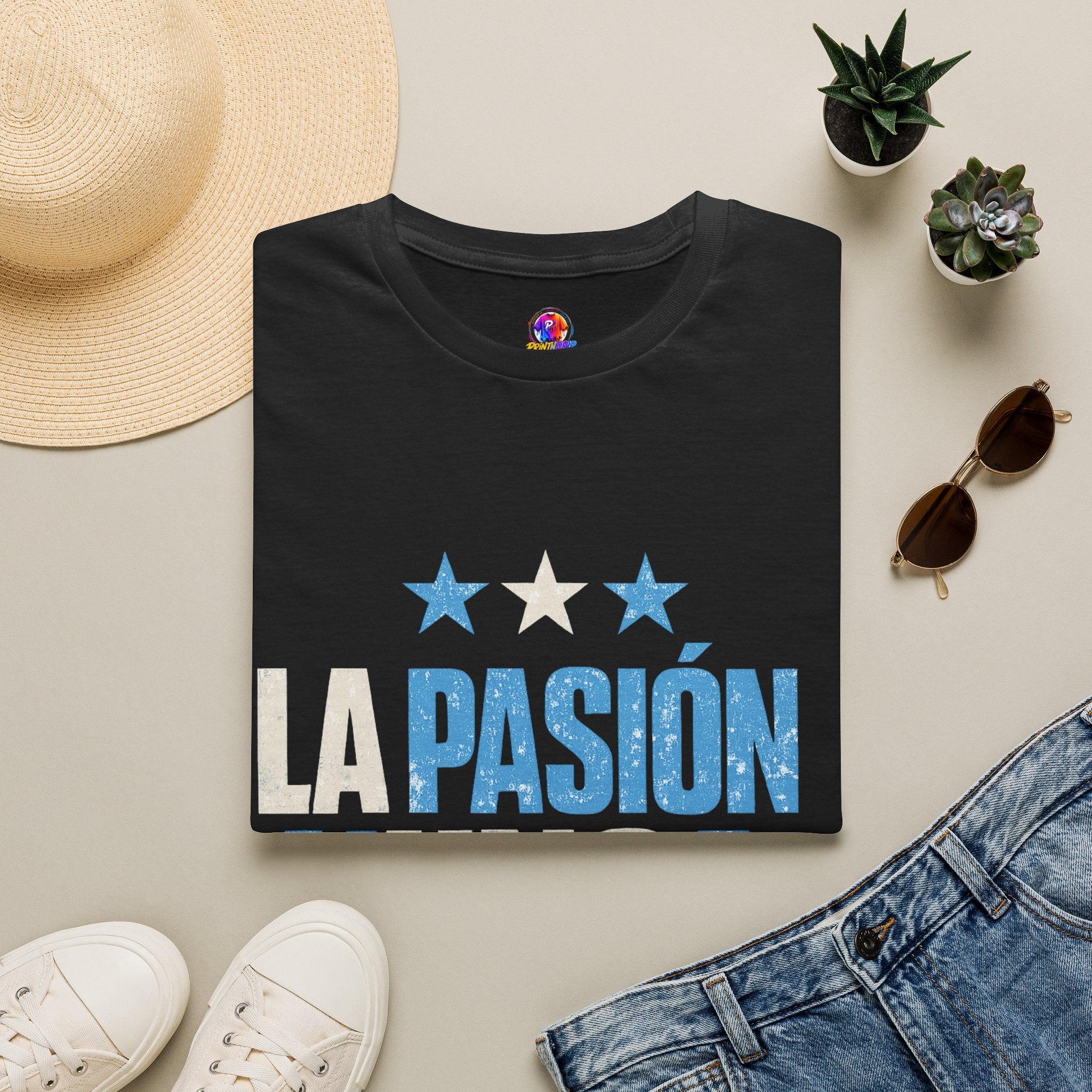 Argentina Fan Shirt La Pasión Nunca Muere T-Shirt — Spanish Pride Soccer/Fan Tee