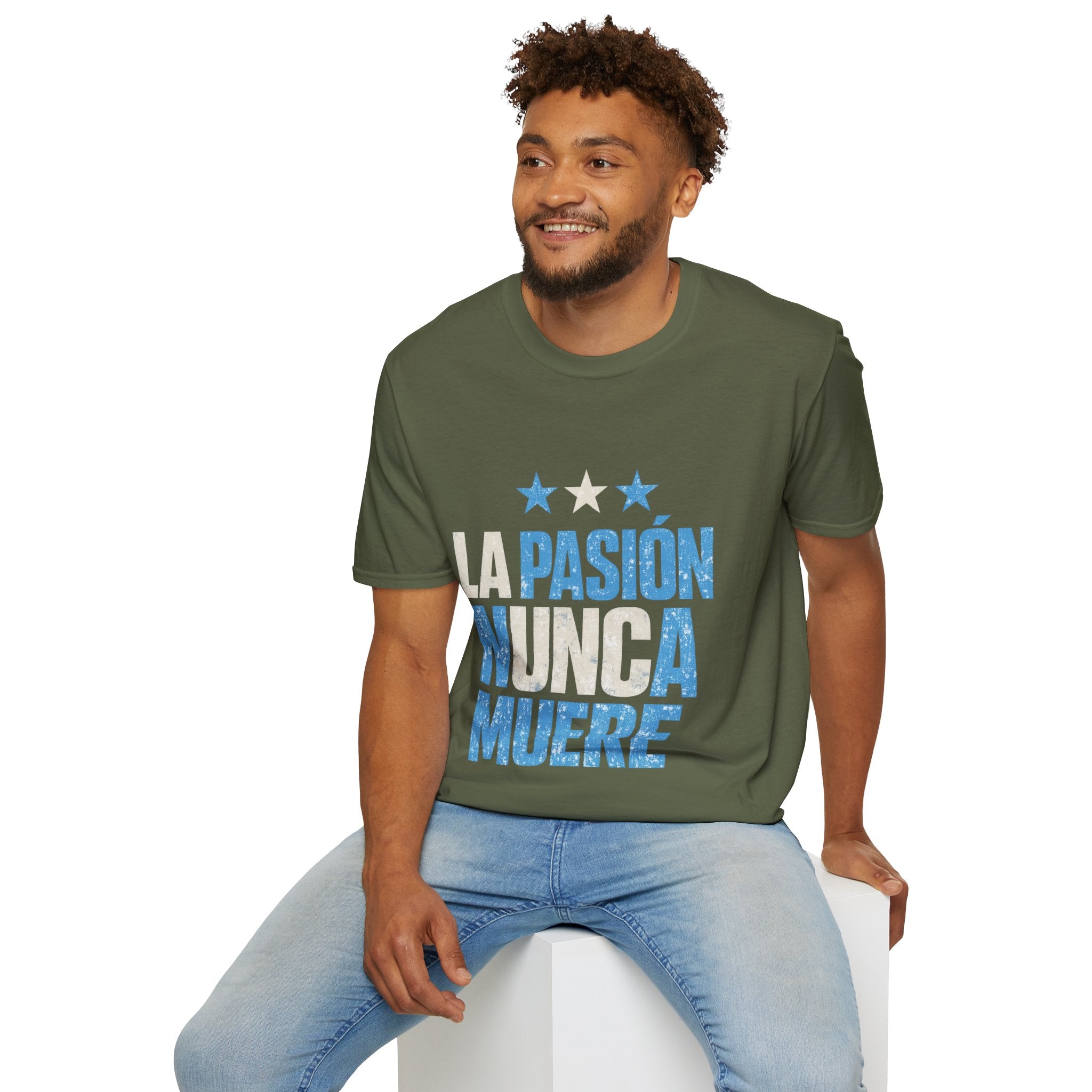 Argentina Fan Shirt La Pasión Nunca Muere T-Shirt — Spanish Pride Soccer/Fan Tee