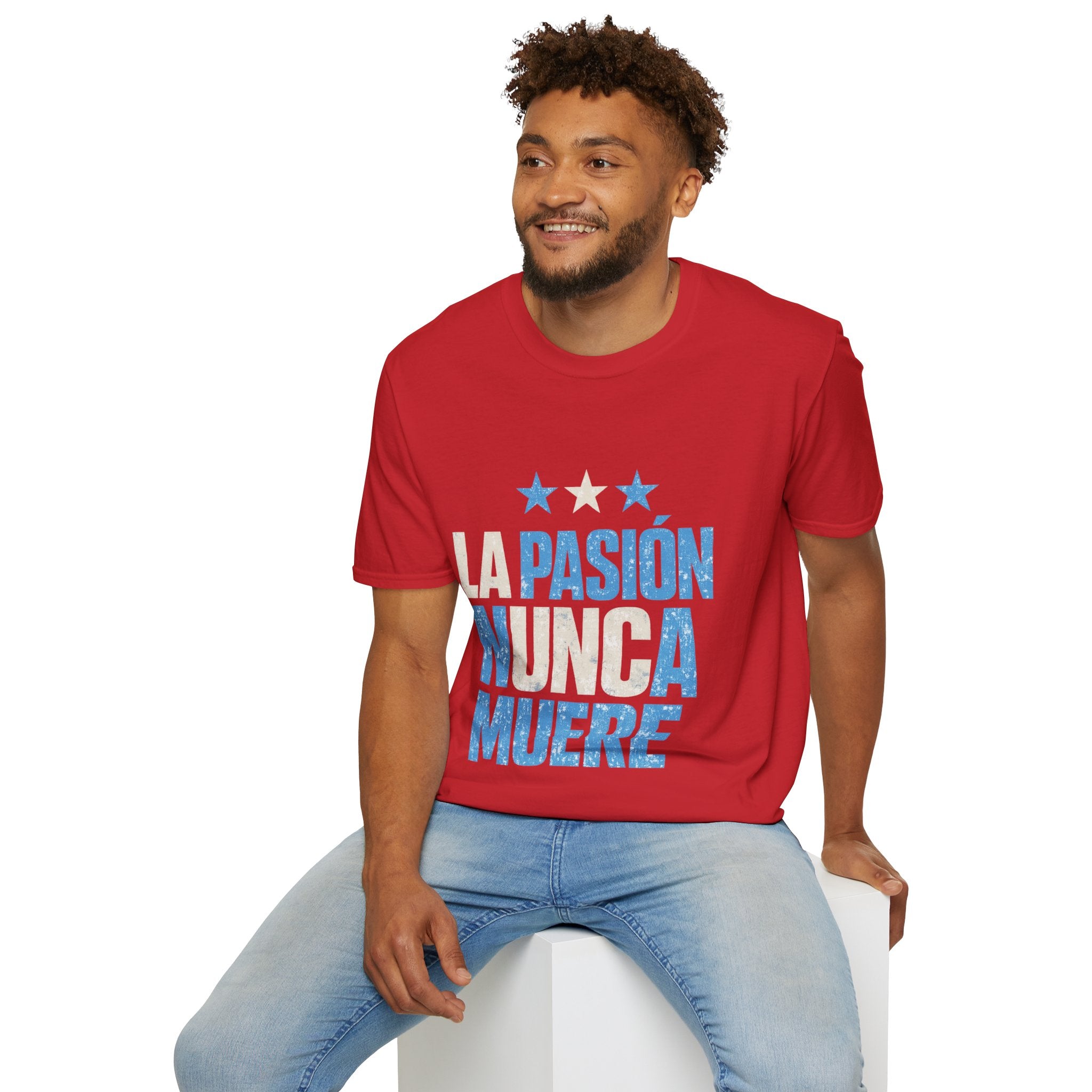 Argentina Fan Shirt La Pasión Nunca Muere T-Shirt — Spanish Pride Soccer/Fan Tee