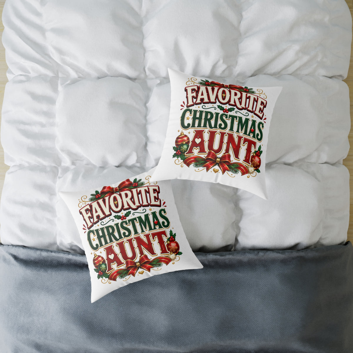 Christmas Aunt Pillow — "Favorite Christmas Aunt" Holiday Decorative Throw Pillow