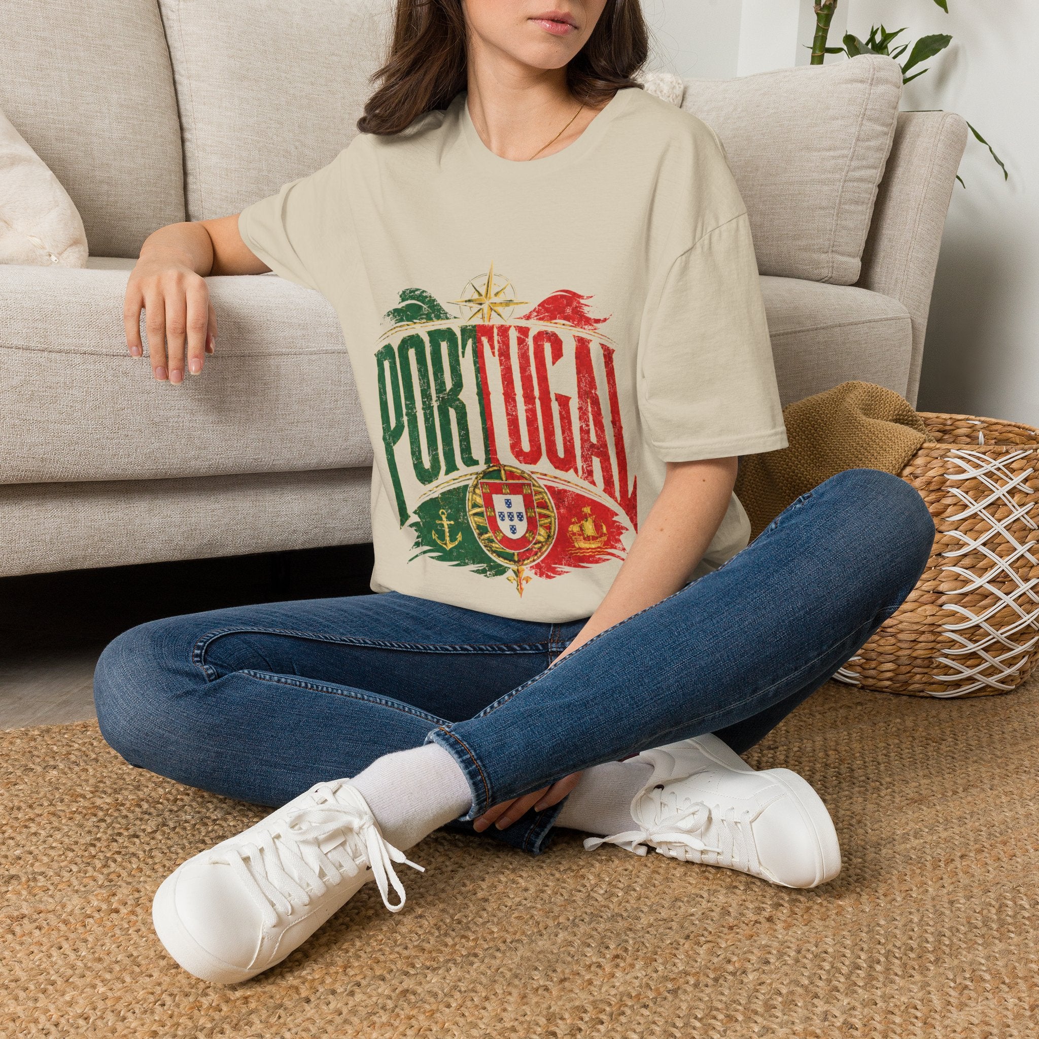 Portugal Vintage Compass T-Shirt — Retro Portuguese Flag Travel Tee