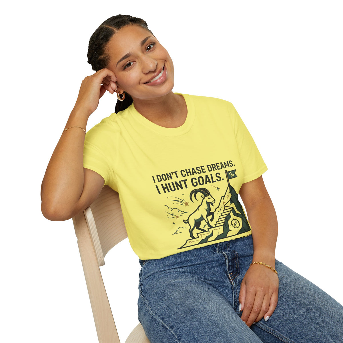 Capricorn T‑Shirt — I Don’t Chase Dreams, I Hunt Goals