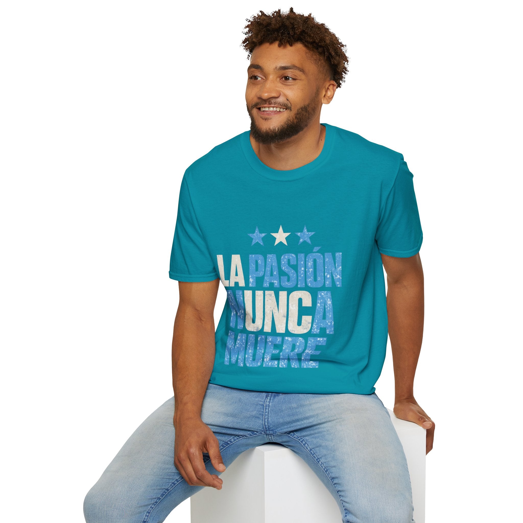 Argentina Fan Shirt La Pasión Nunca Muere T-Shirt — Spanish Pride Soccer/Fan Tee